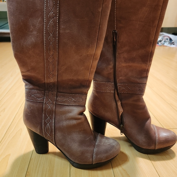 Brown leather boots - Picture 5 of 6